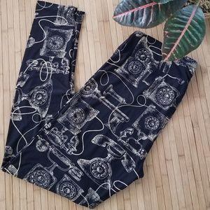 BNWOT Lularoe TC Leggings Black & Cream Phones